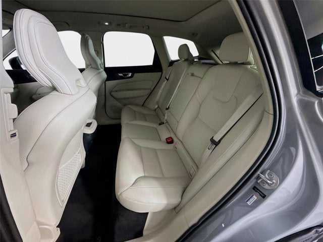 2024 Volvo XC60 Core Dark Theme