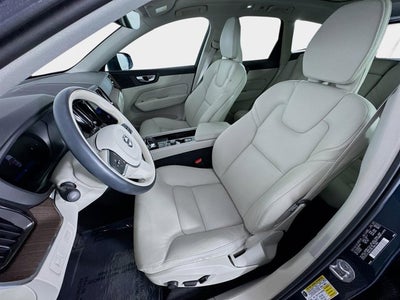 2022 Volvo XC60 Momentum