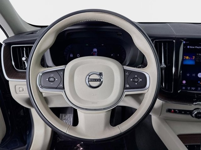 2022 Volvo XC60 Momentum