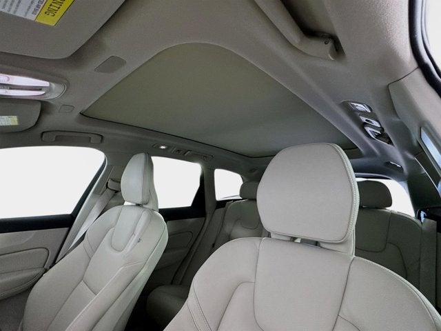 2022 Volvo XC60 Momentum