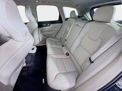 2022 Volvo XC60 Momentum