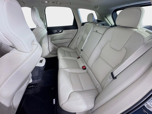 2022 Volvo XC60 Momentum
