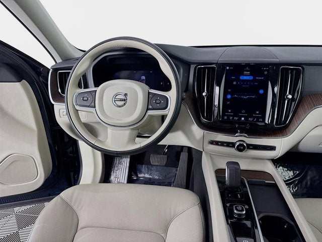 2022 Volvo XC60 Momentum