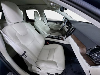 2022 Volvo XC60 Momentum