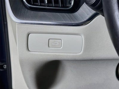 2024 Volvo XC60 Plus Dark Theme