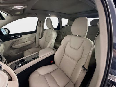 2024 Volvo XC60 Plus Dark Theme