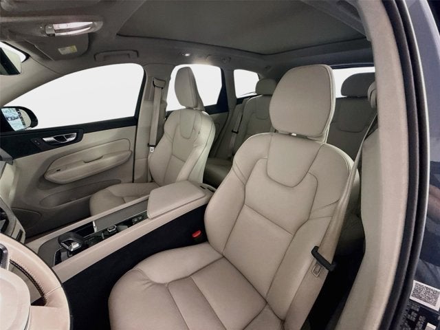 2024 Volvo XC60 Plus Dark Theme