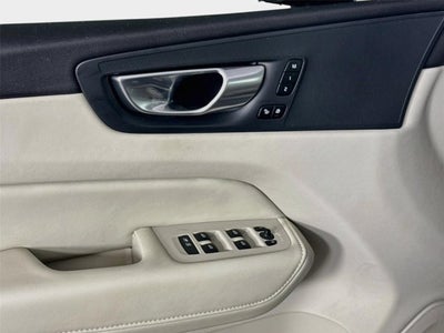 2024 Volvo XC60 Plus Dark Theme