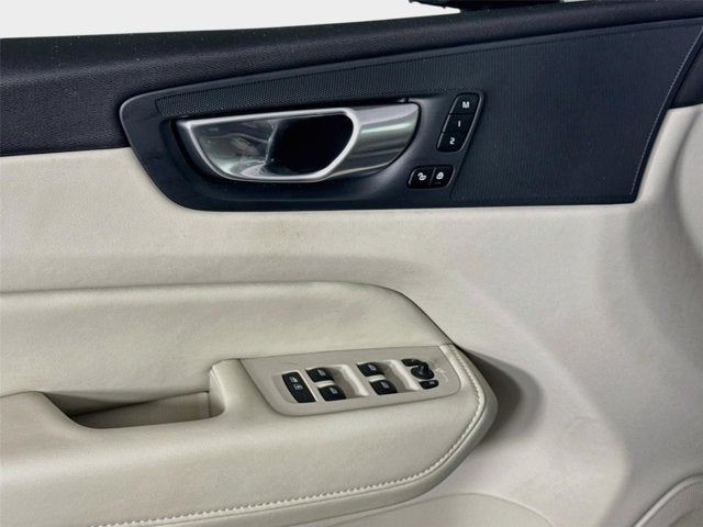 2024 Volvo XC60 Plus Dark Theme