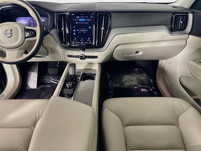 2024 Volvo XC60 Plus Dark Theme