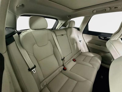 2024 Volvo XC60 Plus Dark Theme