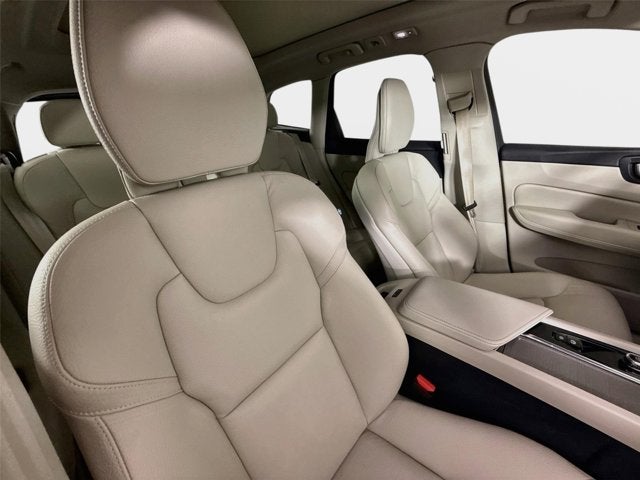 2024 Volvo XC60 Plus Dark Theme