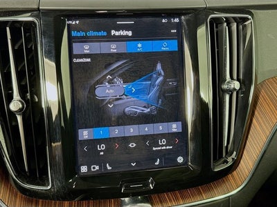 2024 Volvo XC60 Plus Dark Theme