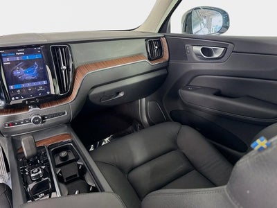 2024 Volvo XC60 Plus Dark Theme