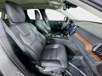 2024 Volvo XC60 Plus Dark Theme