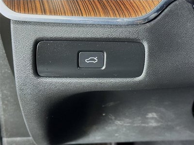 2024 Volvo XC60 Ultimate Dark Theme