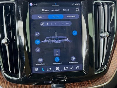 2024 Volvo XC60 Ultimate Dark Theme
