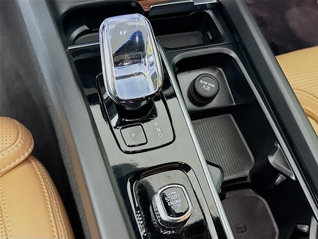 2024 Volvo XC60 Ultimate Dark Theme