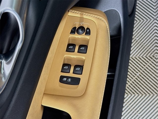 2024 Volvo XC60 Ultimate Dark Theme