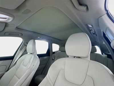 2024 Volvo XC60 Ultimate Dark Theme
