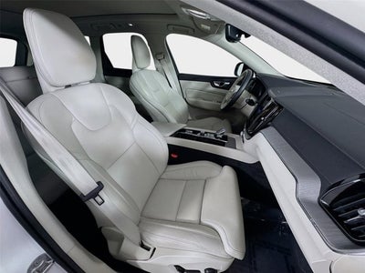 2024 Volvo XC60 Ultimate Dark Theme