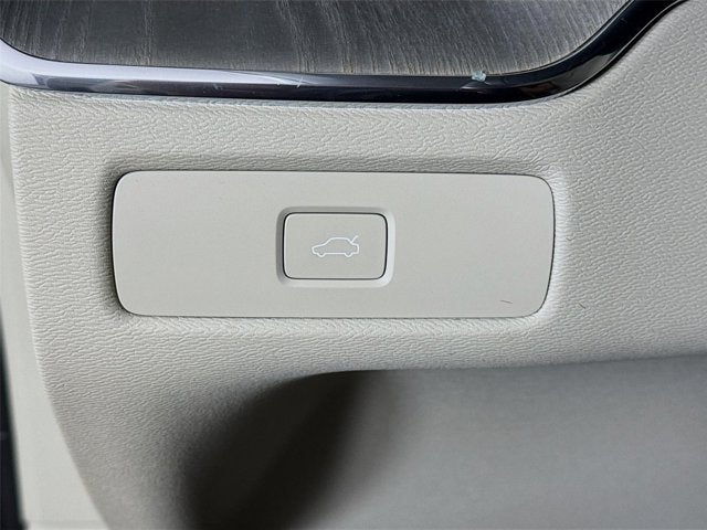 2024 Volvo XC60 Ultimate Dark Theme
