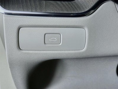 2023 Volvo XC60 Plus Bright Theme