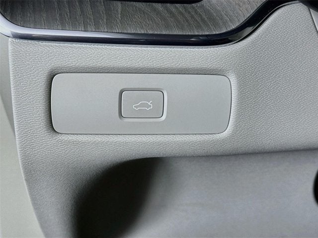 2023 Volvo XC60 Plus Bright Theme