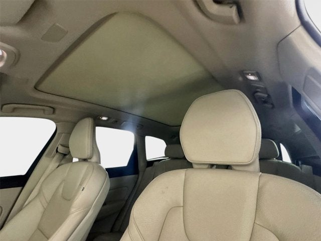 2023 Volvo XC60 Plus Bright Theme