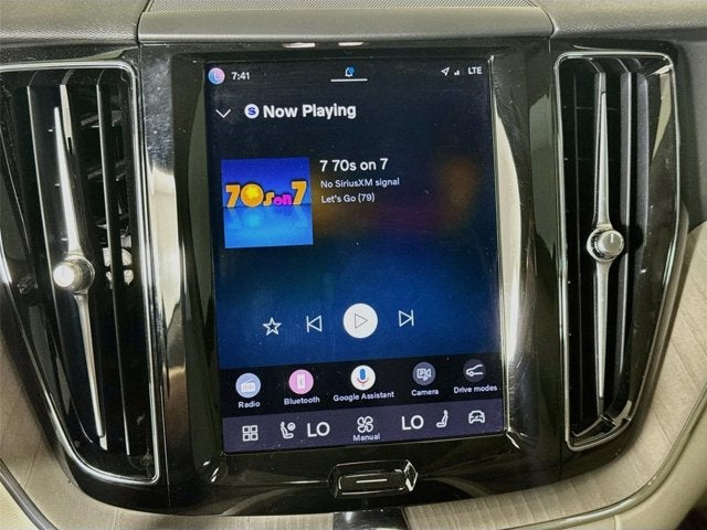 2023 Volvo XC60 Plus Bright Theme