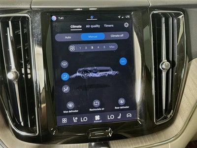 2023 Volvo XC60 Plus Bright Theme