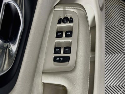 2023 Volvo XC60 Plus Bright Theme