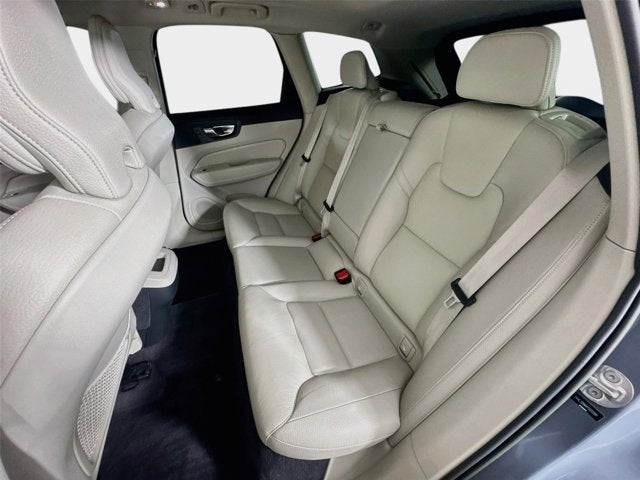 2023 Volvo XC60 Plus Bright Theme