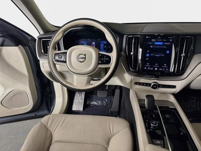 2023 Volvo XC60 Plus Bright Theme