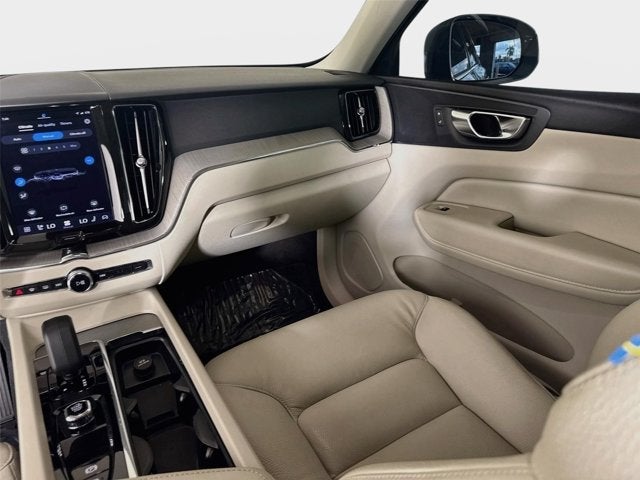 2023 Volvo XC60 Plus Bright Theme