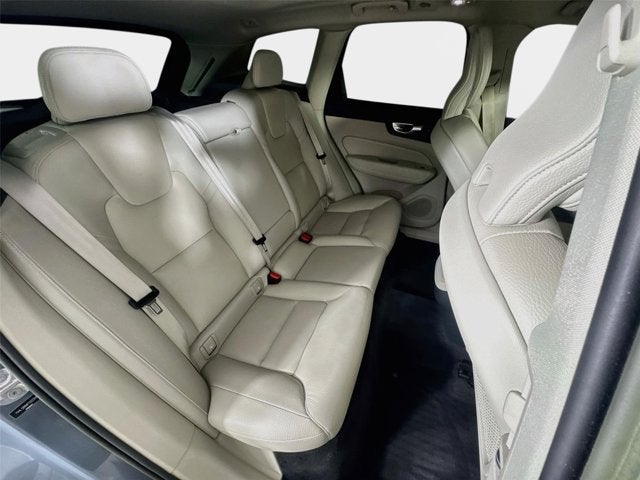 2023 Volvo XC60 Plus Bright Theme