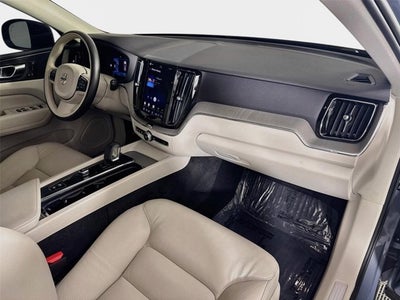 2023 Volvo XC60 Plus Bright Theme