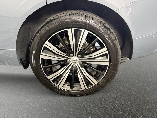 2023 Volvo XC60 Plus Bright Theme