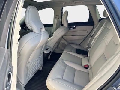 2023 Volvo XC60 Plus Bright Theme