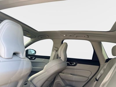 2023 Volvo XC60 Plus Bright Theme