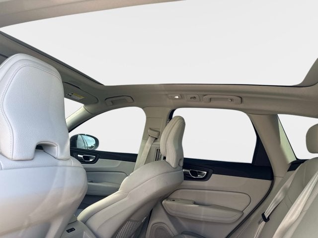 2023 Volvo XC60 Plus Bright Theme