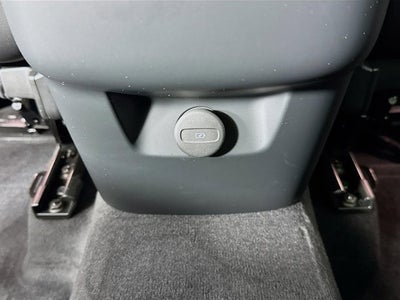 2023 Volvo XC60 Plus Bright Theme