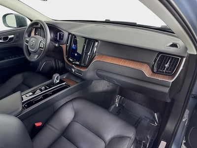 2023 Volvo XC60 Plus Bright Theme
