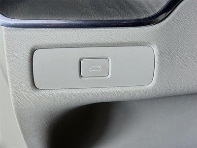 2023 Volvo XC60 Ultimate Dark Theme
