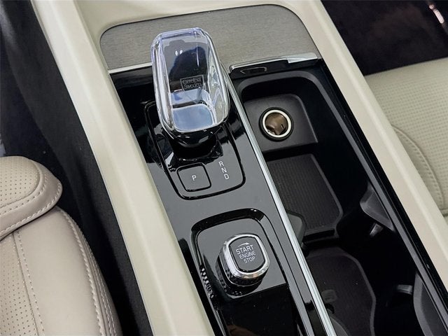 2023 Volvo XC60 Ultimate Dark Theme