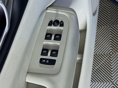 2023 Volvo XC60 Ultimate Dark Theme