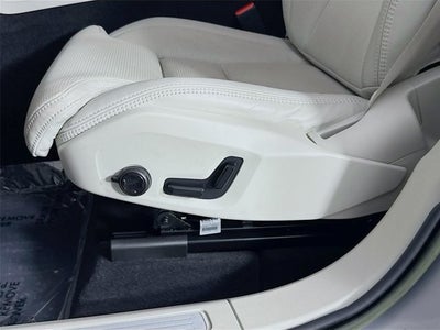 2023 Volvo XC60 Ultimate Dark Theme