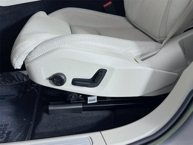 2023 Volvo XC60 Ultimate Dark Theme
