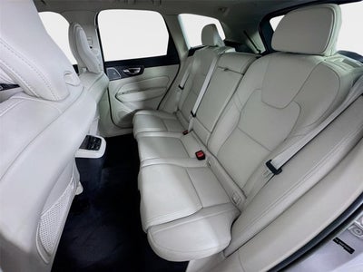2023 Volvo XC60 Ultimate Dark Theme