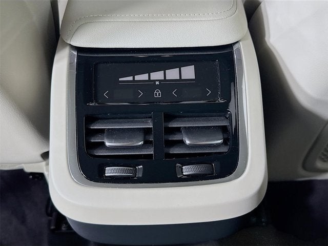 2023 Volvo XC60 Ultimate Dark Theme